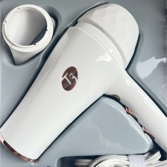 T3 White Gold Color Featherweight Luxe 2i Professional Hair Dryer With Brush. - Picture 3 of 9